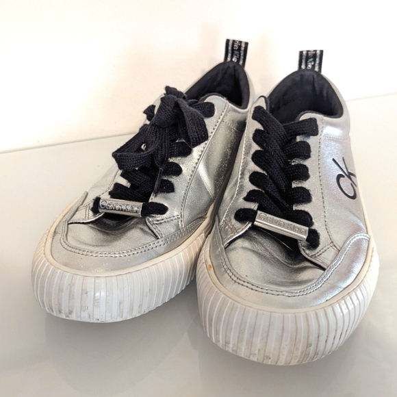 Calvin Klein Lariss Silver sneakers 8US - Picture 4 of 5